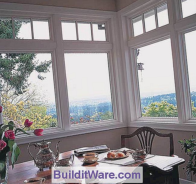 Architektonische Fenster sind breiter verfügbar, einschließlich der Round-Top-Schärpe und der geteilten Lichtbalken wie diese von Pella.