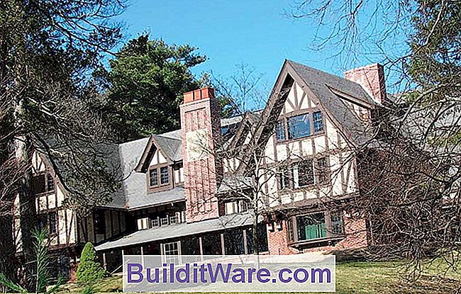 Das beeindruckende Tudor Higginson Estate von 1906 beherbergt heute die Thoreau Society.