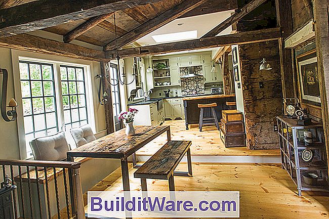 Wohnzimmer mit Holzrahmen